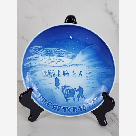 Royal Copenhagen Christmas in Greenland 1972 Wall Decor Plate 7" Denmark Vintage - Picture 2 of 13